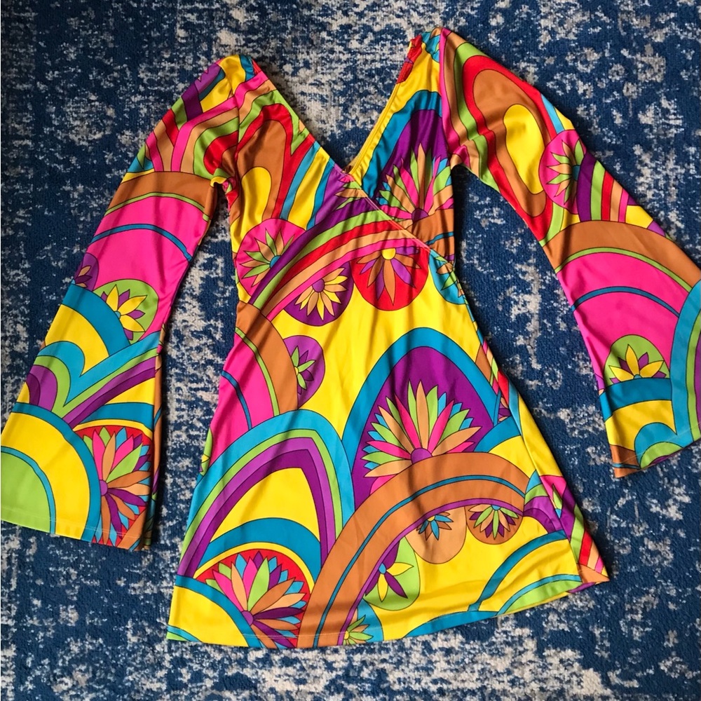 Going out of Sale-Sale!!!!  
70s/70s Bell Sleeve Costume Mini Dress
